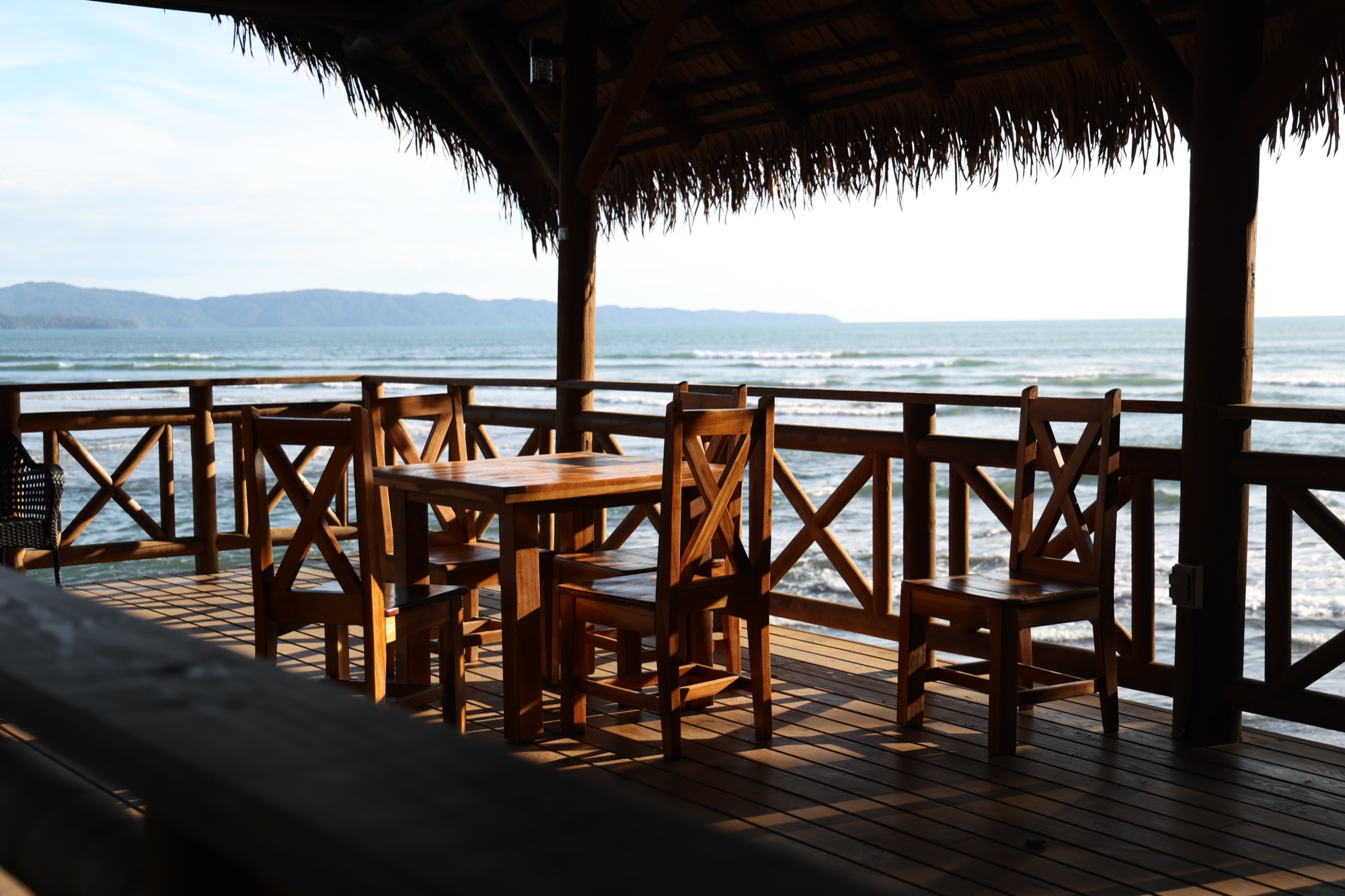 Terraza de Costa Catalina frente a Playa Estero